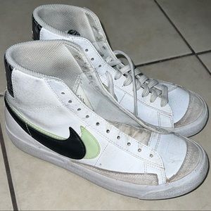 BLAZER MID '77 SE GS 'DOUBLE SWOOSH - WHITE VAPOR GREEN' Boy’s size 5